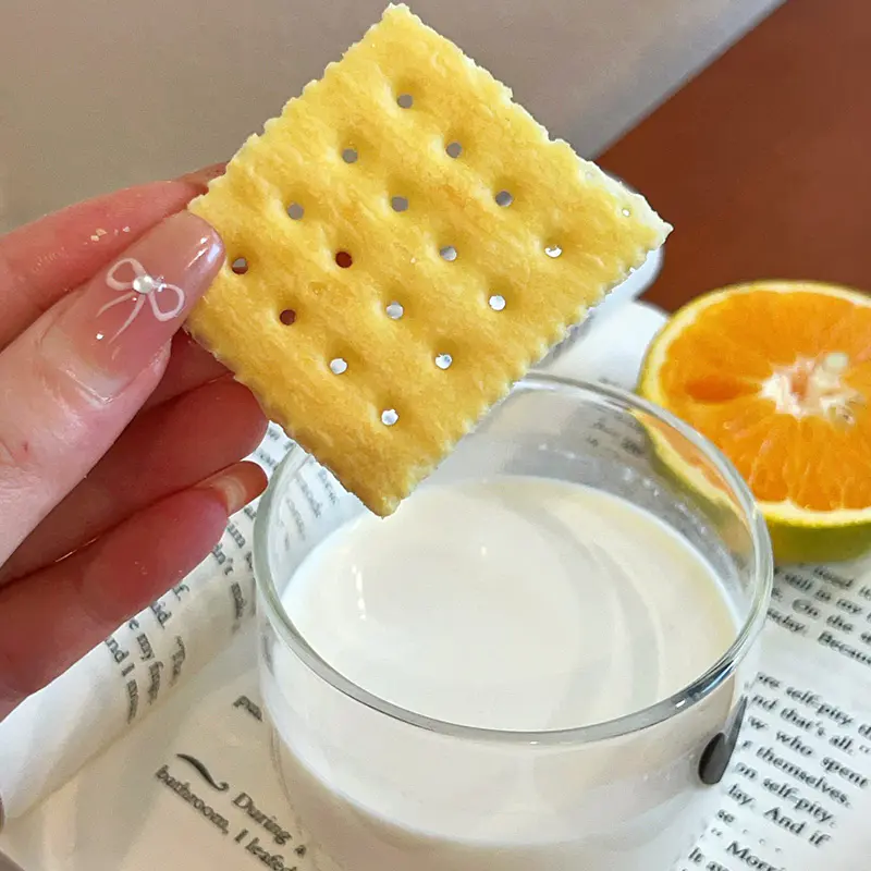 Krakersy z mlekiem sodowym